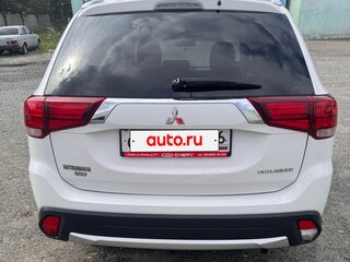 2016 Mitsubishi Outlander III Рестайлинг 2, белый, 1850000 рублей, вид 4