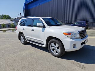 2013 Toyota Land Cruiser 200 Series Рестайлинг 1, белый, 4000000 рублей, вид 3