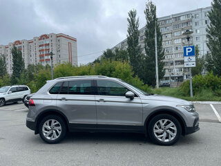 2021 Volkswagen Tiguan II Рестайлинг, серебристый, 3067980 рублей, вид 5