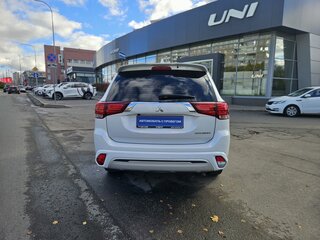 2022 Mitsubishi Outlander III Рестайлинг 3, белый, 2450000 рублей, вид 5