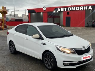 2016 Kia Rio III Рестайлинг, белый, 920000 рублей, вид 1