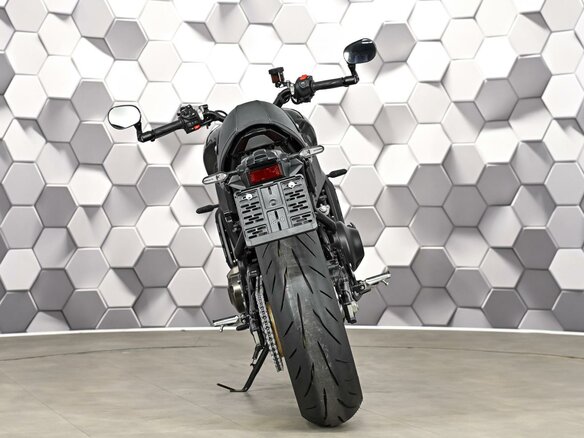 2025 Yamaha XSR900, чёрный, 1227000 рублей - вид 5