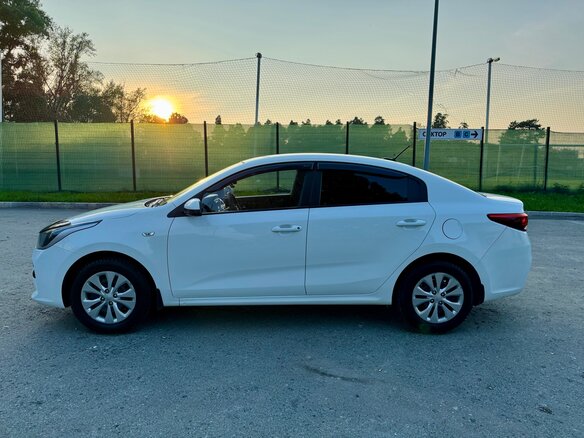2019 Kia Rio IV, белый, 1020000 рублей - вид 8