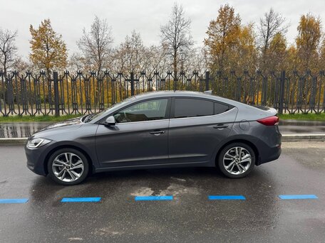 2017 Hyundai Elantra VI (AD), серый, 1550000 рублей, вид 2