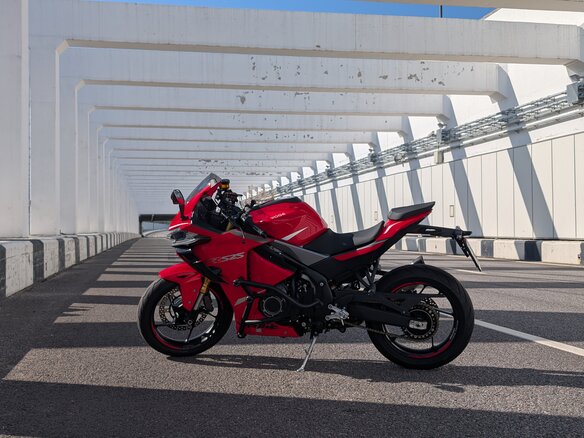 2025 Voge 525RR, красный - вид 1