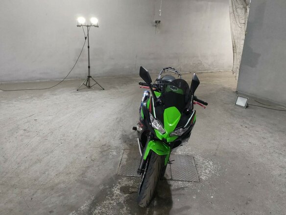 2021 Kawasaki Ninja 650, зелёный - вид 2