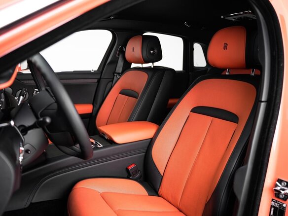 2025 Rolls-Royce Ghost Extended II Рестайлинг (Series II), оранжевый, 44000000 рублей - вид 4