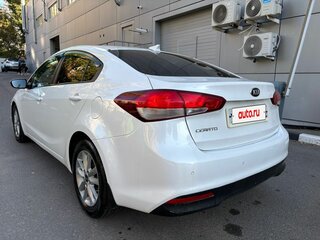 2017 Kia Cerato III Рестайлинг (Classic), белый, 1275000 рублей, вид 4