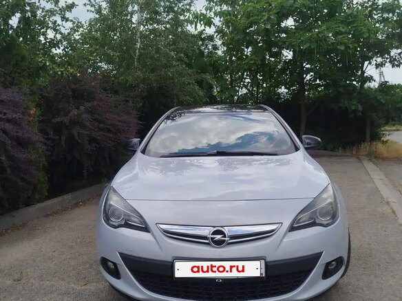 2013 Opel Astra GTC J Рестайлинг, белый, 800000 рублей - вид 1