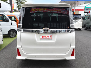 2021 Toyota Voxy III (R80) Рестайлинг, белый, 1750000 рублей, вид 4