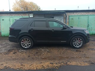 2017 Ford Explorer V Рестайлинг, чёрный, 2700000 рублей, вид 5