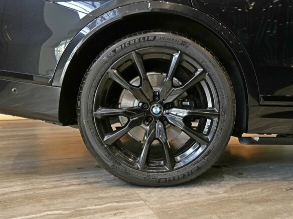 2023 BMW X7 40d I (G07) Рестайлинг, чёрный, 13800000 рублей - вид 6