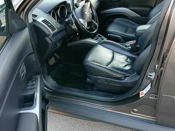 2010 Mitsubishi Outlander II Рестайлинг, коричневый, 1250000 рублей - вид 7