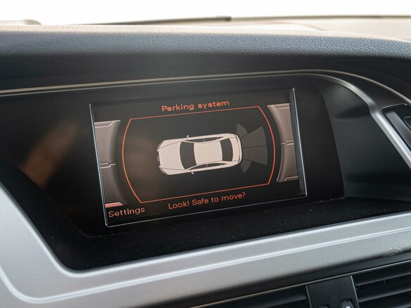 2010 Audi A4 IV (B8), красный - вид 12