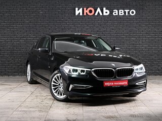 2017 BMW 5 серии 520d xDrive VII (G30/G31/G38), чёрный, 2750000 рублей, вид 3