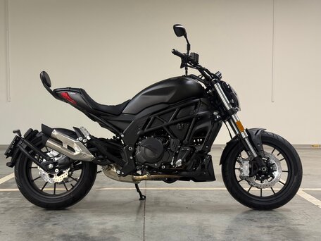2026 Benelli 502 C, чёрный, 639000 рублей, вид 1