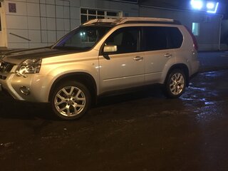2014 Nissan X-Trail II Рестайлинг, серебристый, 1500000 рублей, вид 2