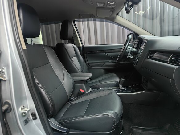 2018 Mitsubishi Outlander III Рестайлинг 2, серебристый, 1848000 рублей - вид 7