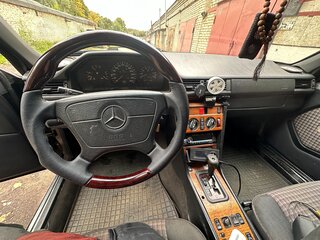 1994 Mercedes-Benz E-Класс 280 I (W124), чёрный, 500000 рублей, вид 2