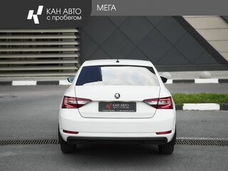 2017 Skoda Superb III, белый, 1751800 рублей, вид 4