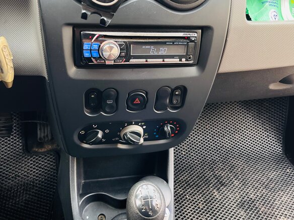 2011 Renault Logan I Рестайлинг, белый, 400000 рублей - вид 14