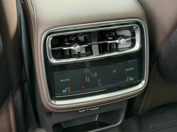 2026 Geely Monjaro I Рестайлинг 2 (China Market), зелёный, 4200000 рублей - вид 34