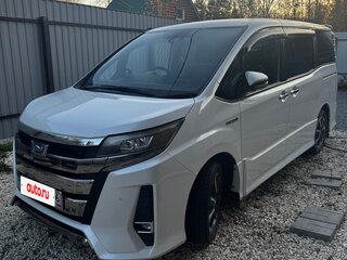2019 Toyota Noah III (R80) Рестайлинг, белый, 2400000 рублей, вид 1