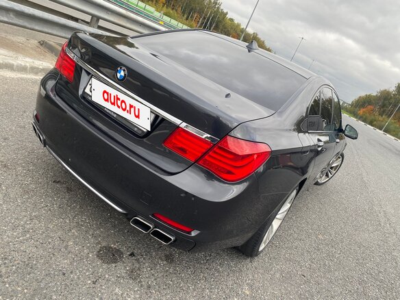 2009 BMW 7 серии 740i V (F01/F02/F04), чёрный, 1690000 рублей - вид 2