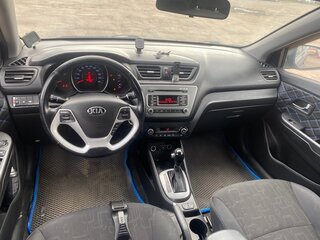 2015 Kia Rio III Рестайлинг, серый, 690000 рублей, вид 5