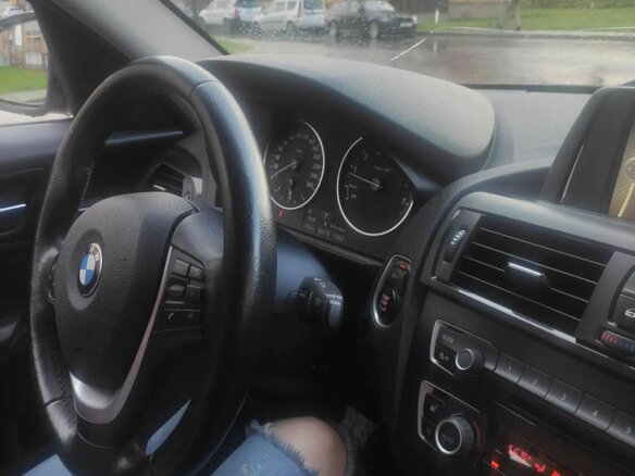 2013 BMW 1 серии 118i II (F20/F21), красный, 890000 рублей - вид 11