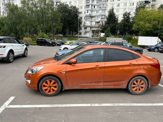 2015 Hyundai Solaris I Рестайлинг, оранжевый, 800000 рублей, вид 5
