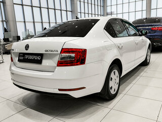 2018 Skoda Octavia III (A7) Рестайлинг, белый, 1450000 рублей, вид 5