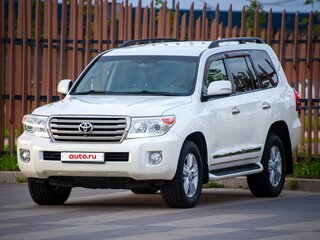 2013 Toyota Land Cruiser 200 Series Рестайлинг 1, белый, 3850000 рублей, вид 2