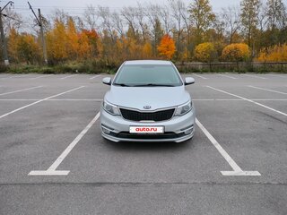 2015 Kia Rio III Рестайлинг, серебристый, 1150000 рублей, вид 3
