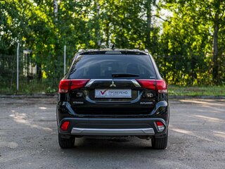 2017 Mitsubishi Outlander III Рестайлинг 2, чёрный, 1460000 рублей, вид 4