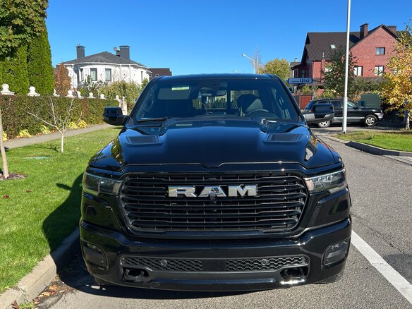 2025 Ram 1500 Crew Cab V Рестайлинг, чёрный, 6350000 рублей - вид 2