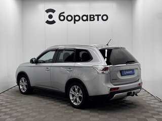 2014 Mitsubishi Outlander III Рестайлинг, серебристый, 1470000 рублей, вид 4