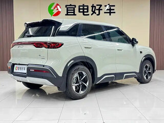 2025 BYD Yuan Up 45.12 kWh, зелёный, 2301255 рублей, вид 4