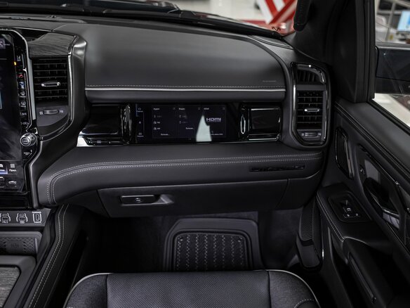 2026 Ram 1500 Crew Cab eTorque V Рестайлинг, чёрный, 11300000 рублей - вид 34