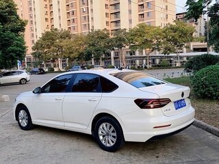 2022 Volkswagen Lavida III, белый, 1326026 рублей, вид 4