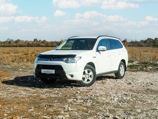 2013 Mitsubishi Outlander III, белый, 1149000 рублей, вид 1