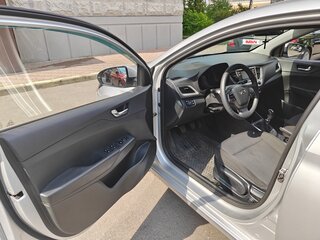 2020 Hyundai Solaris II Рестайлинг, серый, 1050000 рублей, вид 5