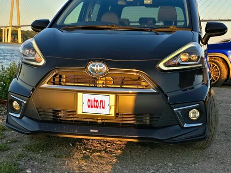 2017 Toyota Sienta II, чёрный, 1340000 рублей, вид 2