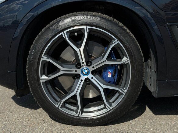 2022 BMW X5 45e IV (G05/G18), синий, 7900000 рублей - вид 8
