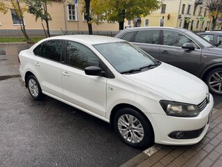2014 Volkswagen Polo V, белый, 900000 рублей, вид 3