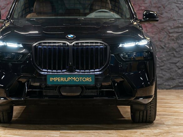 2026 BMW X7 M60i I (G07) Рестайлинг, чёрный, 22290000 рублей - вид 3
