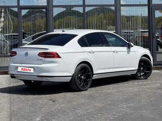 2017 Volkswagen Passat B8, белый, 1910000 рублей, вид 4