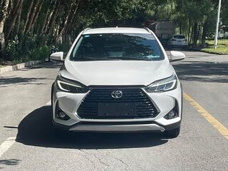 2023 Toyota Yaris L XP150 Рестайлинг, белый, 1764088 рублей, вид 2