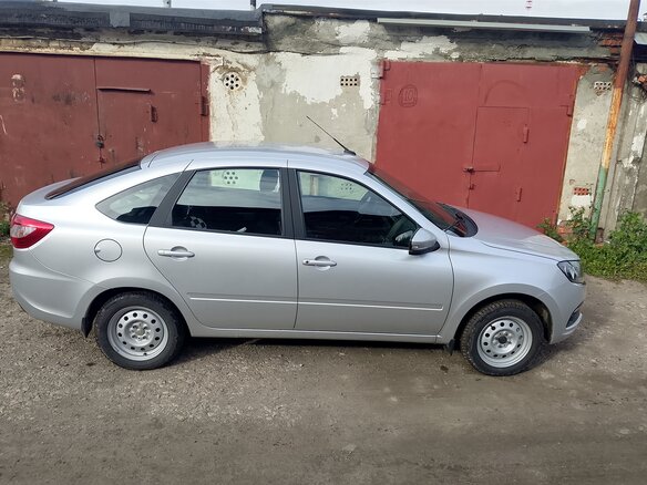2026 Lada (ВАЗ) Granta I Рестайлинг, серебристый, 930000 рублей - вид 2