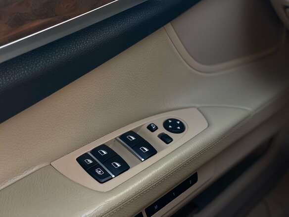 2012 BMW 7 серии 740Li V (F01/F02/F04), бежевый - вид 23